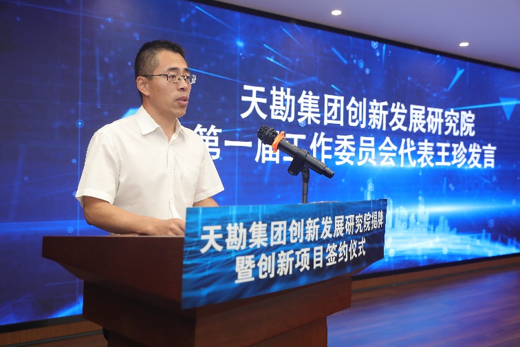 PP电子5金狮集团举行立异生长研究院揭牌暨立异项目签约仪式