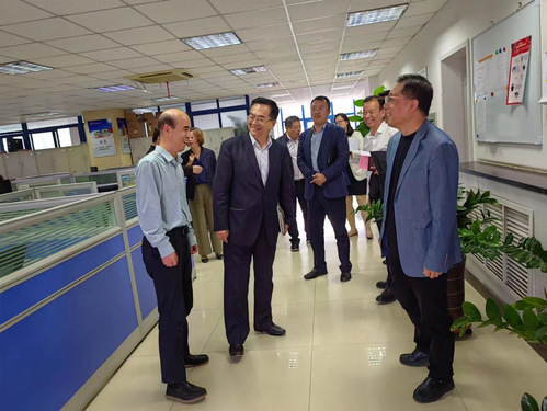 助力“十项行动”|市国资委 国兴资源公司相关向导深入PP电子5金狮集团开展专题调研